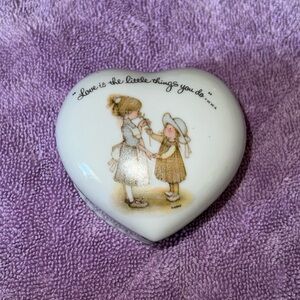Vtg 1970's Holly Hobbie Heart Shaped Porcelain Trinket Box Love Is Things You Do